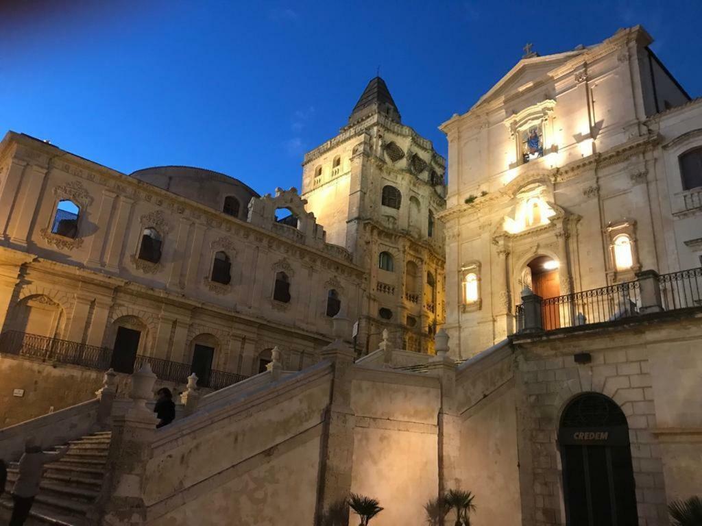 Love At First Sight Noto Exterior foto